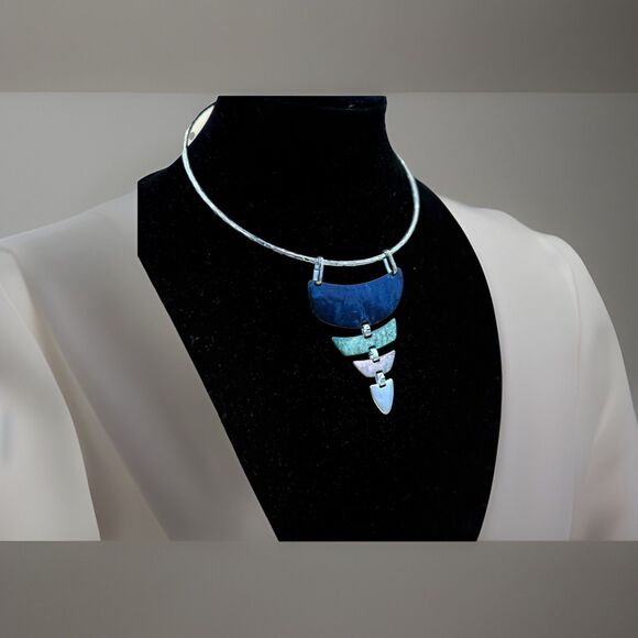 RLM Studio Modernist Necklace, Hammered Silver Tone Torque & Geometric Pendant - Picture 4 of 5